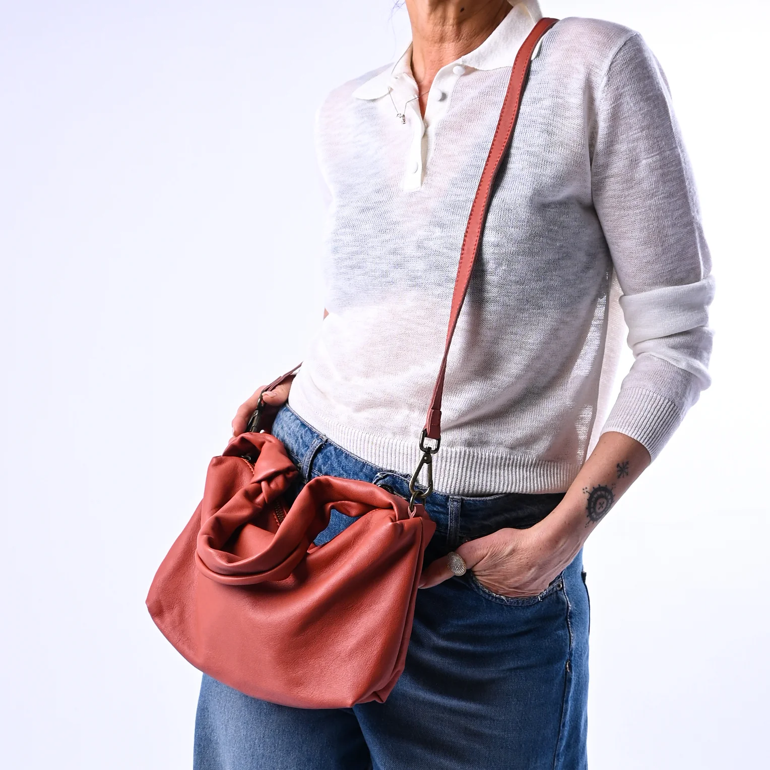 B LOVE - BORSA BAULETTO A MANO O TRACOLLA IN NAPPA ART.AR153 - COCCIO - Image 3
