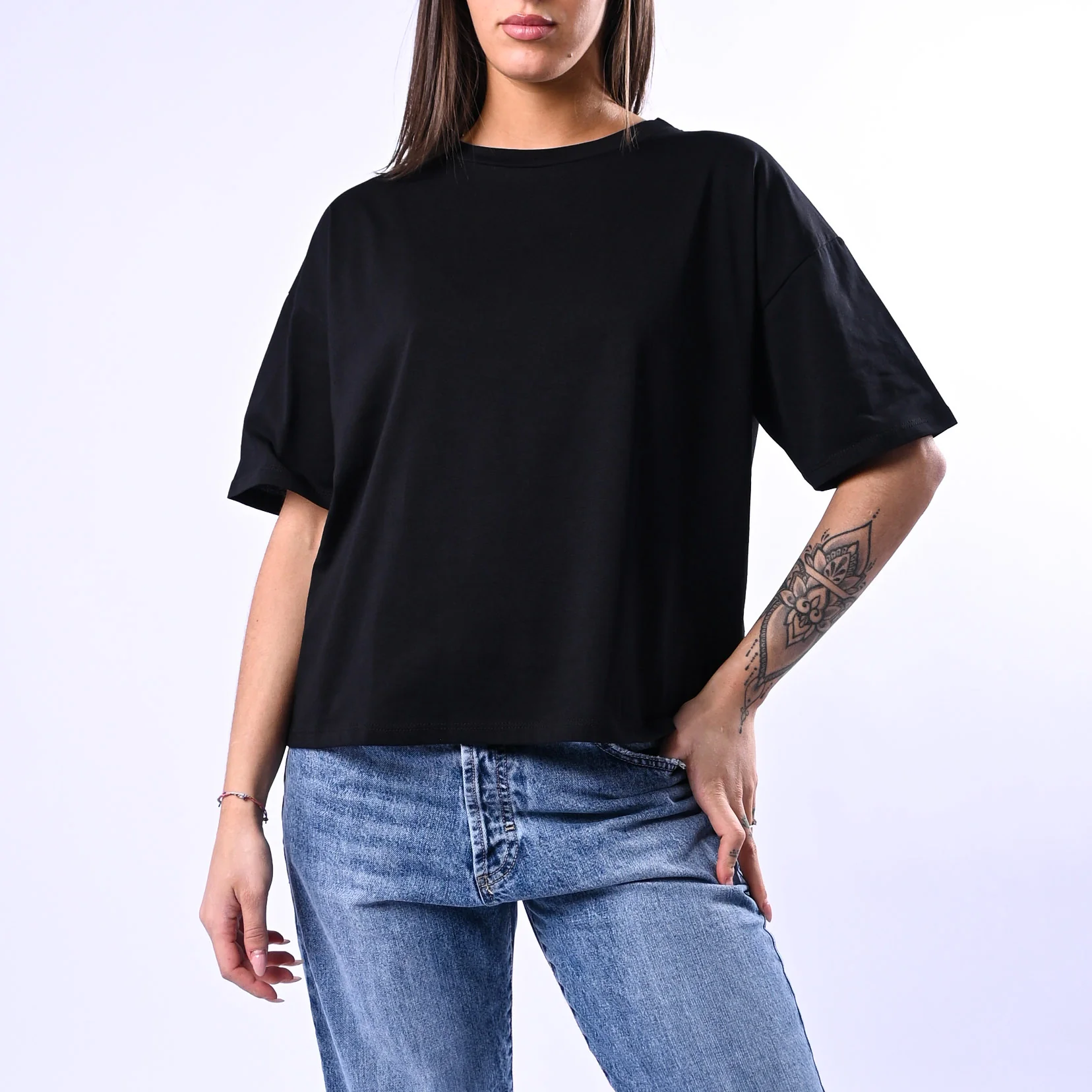 B LOVE - T-SHIRT A SCATOLA MANICA CORTA ART.12016 - NERO