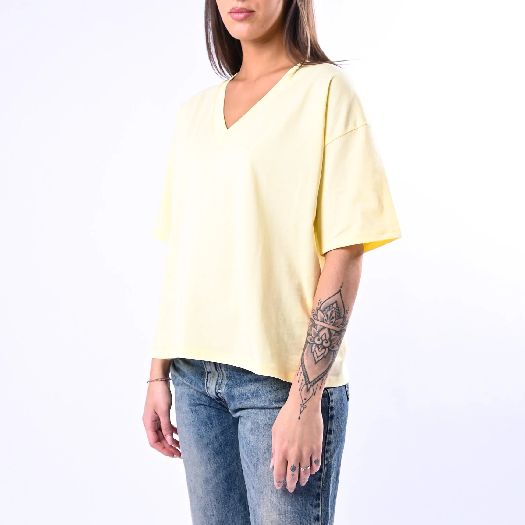 B LOVE - T-SHIRT A SCATOLA SCOLLO V ART.12001 - GIALLO - Image 3