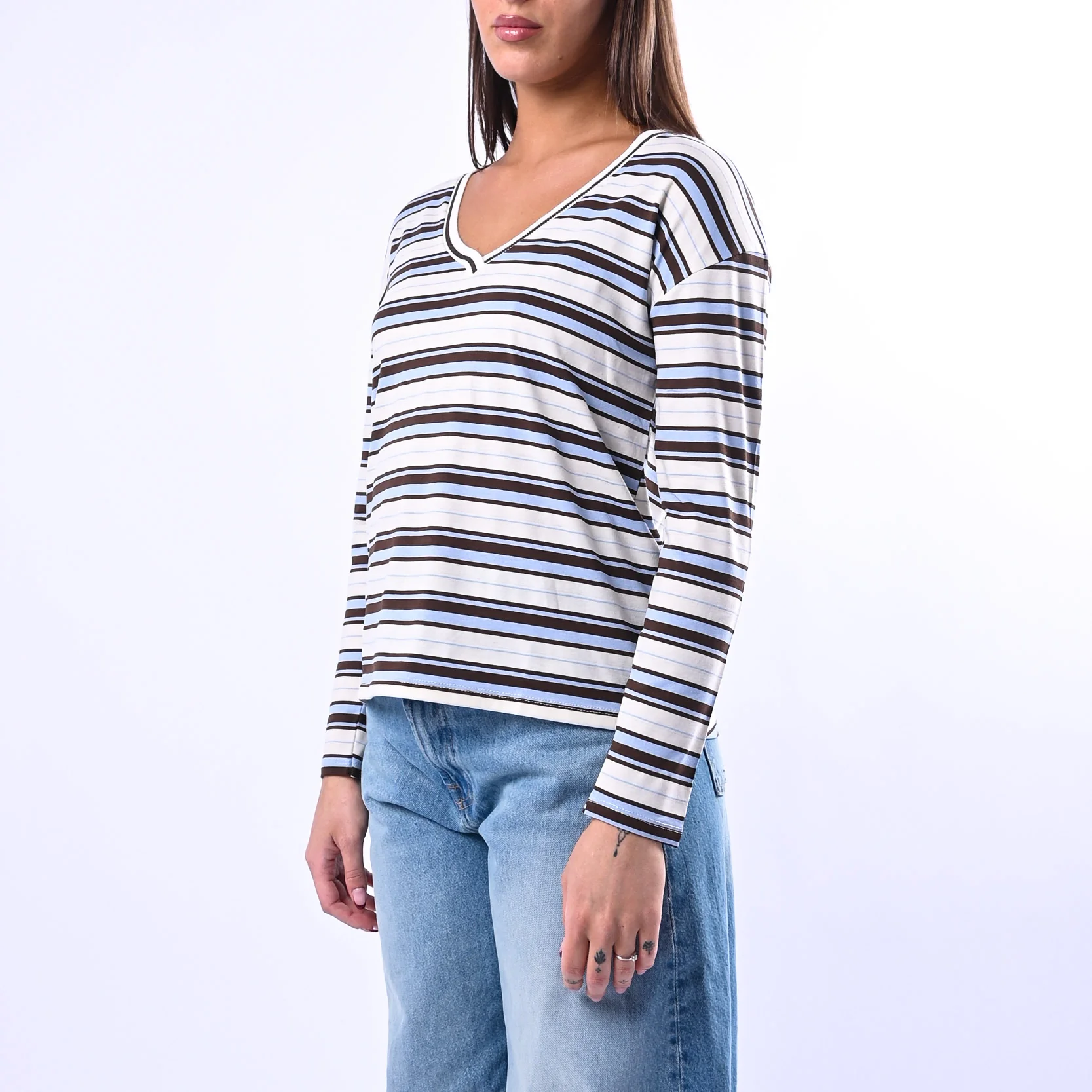 B LOVE - T-SHIRT RIGA SCOLLO V IN VISCOSA ART.12035 - PANNA/MORO/CELESTE - Image 3