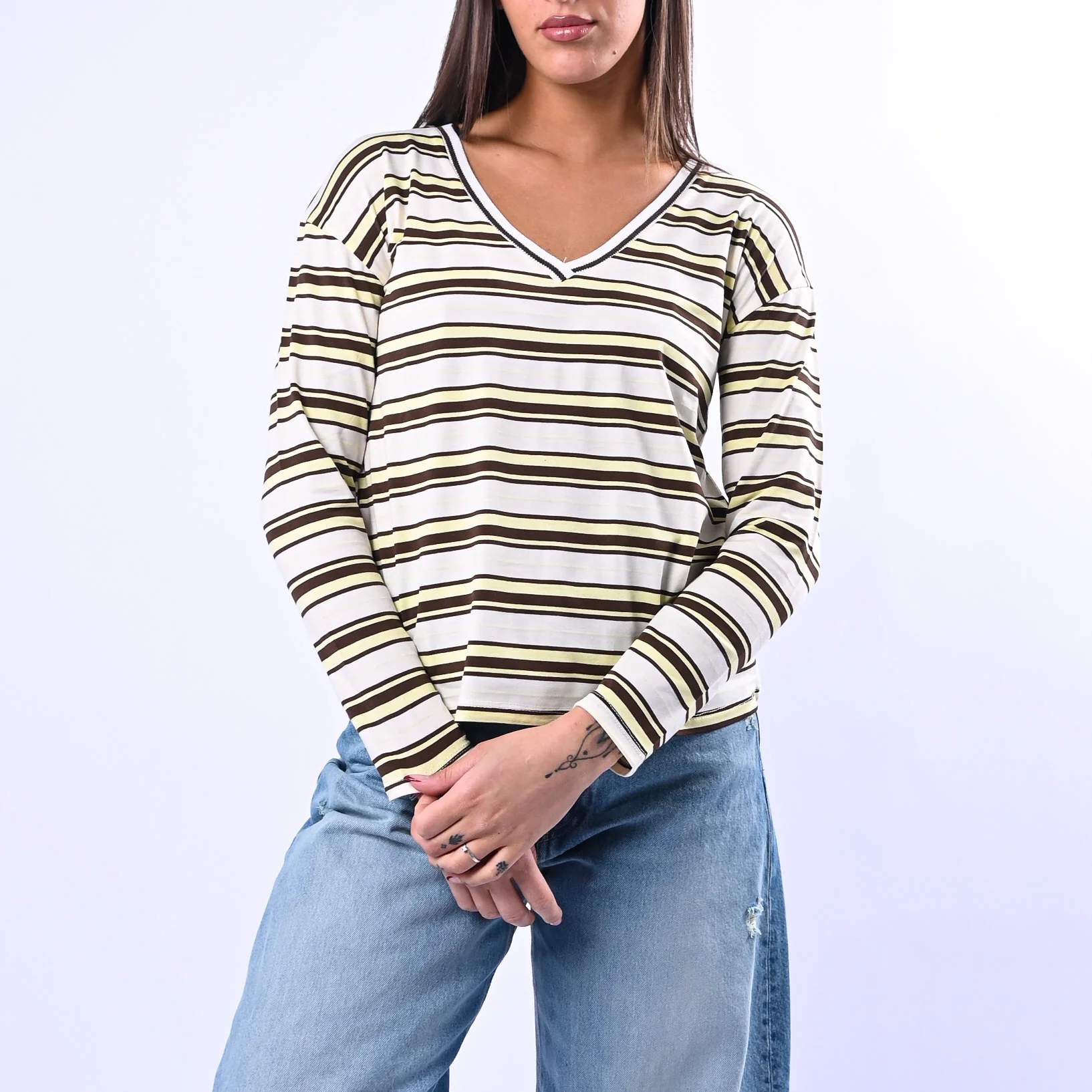 B LOVE - T-SHIRT RIGA SCOLLO V IN VISCOSA ART.12035 - PANNA/MORO/GIALLO
