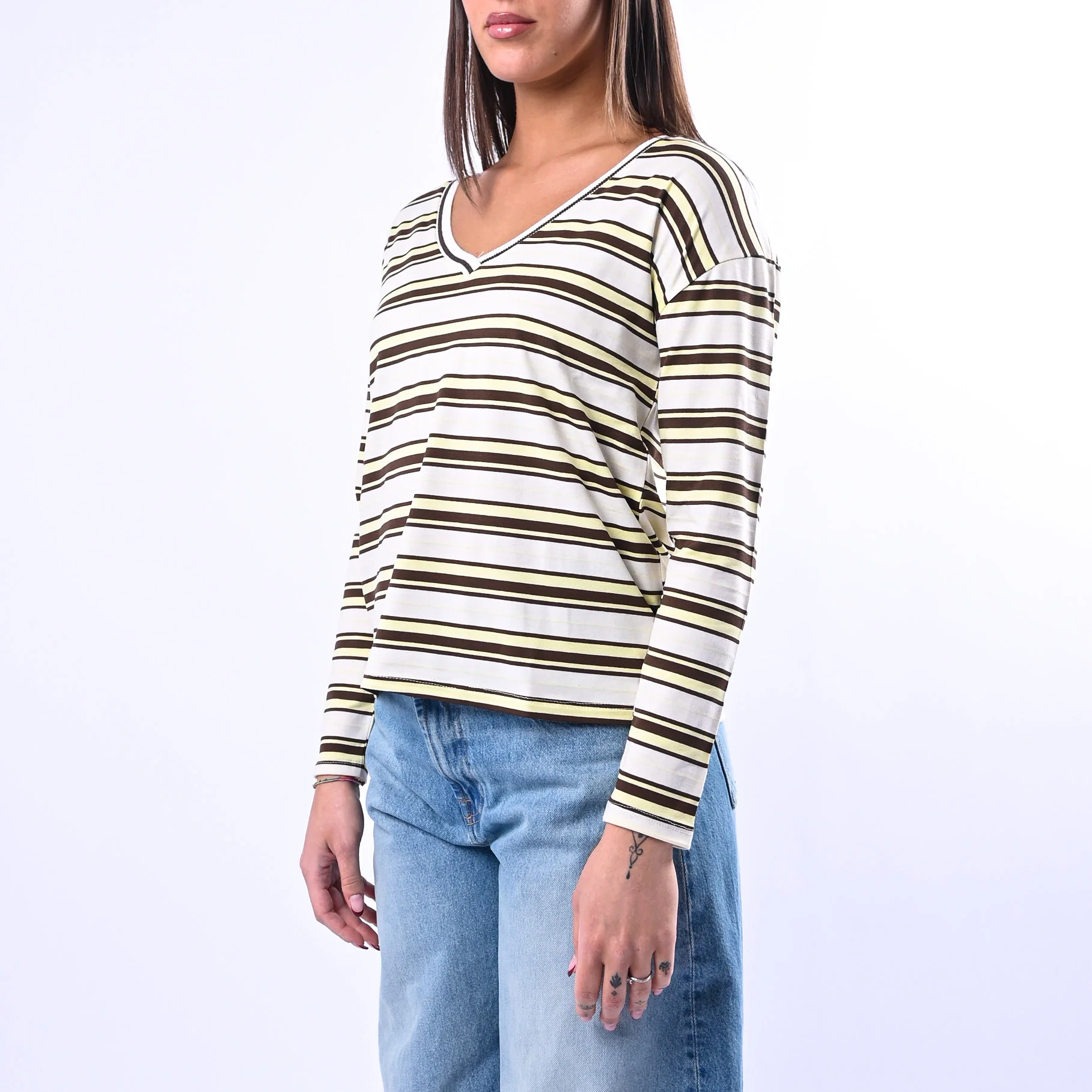 B LOVE - T-SHIRT RIGA SCOLLO V IN VISCOSA ART.12035 - PANNA/MORO/GIALLO - Image 3
