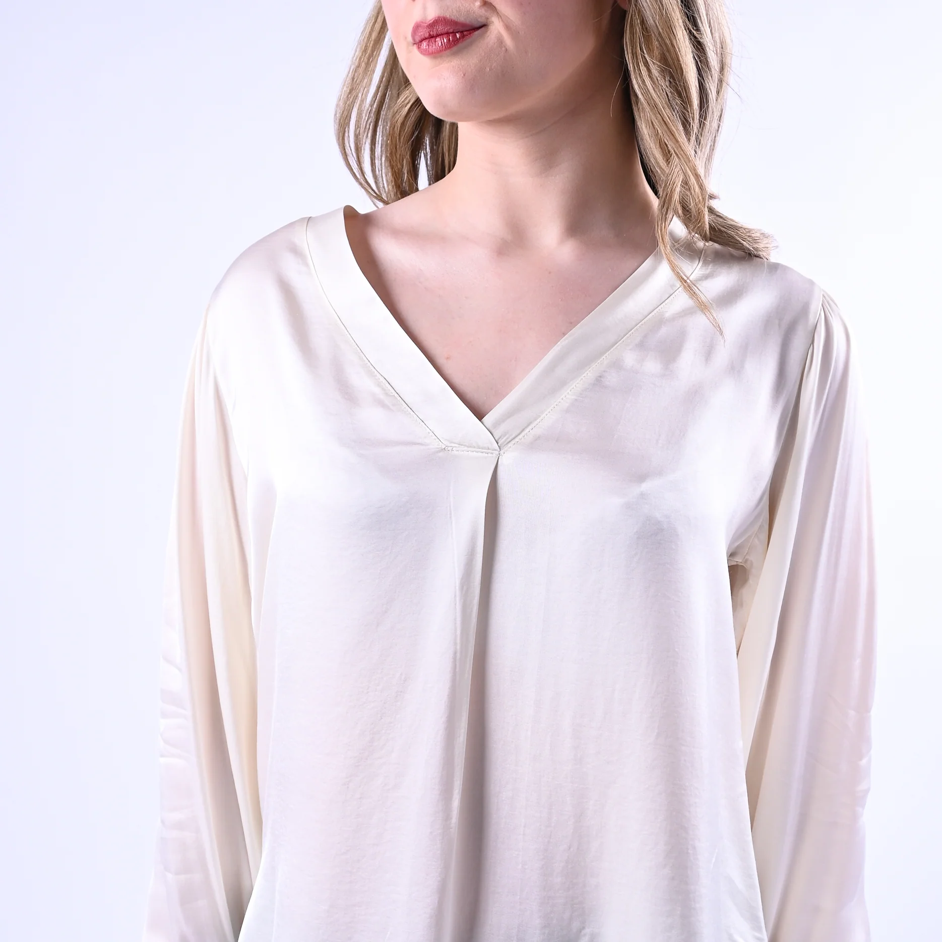 HAVEONE - BLUSA SCOLLO V IN VISCOSA ART.CWG-Q006 - BURRO - Image 4