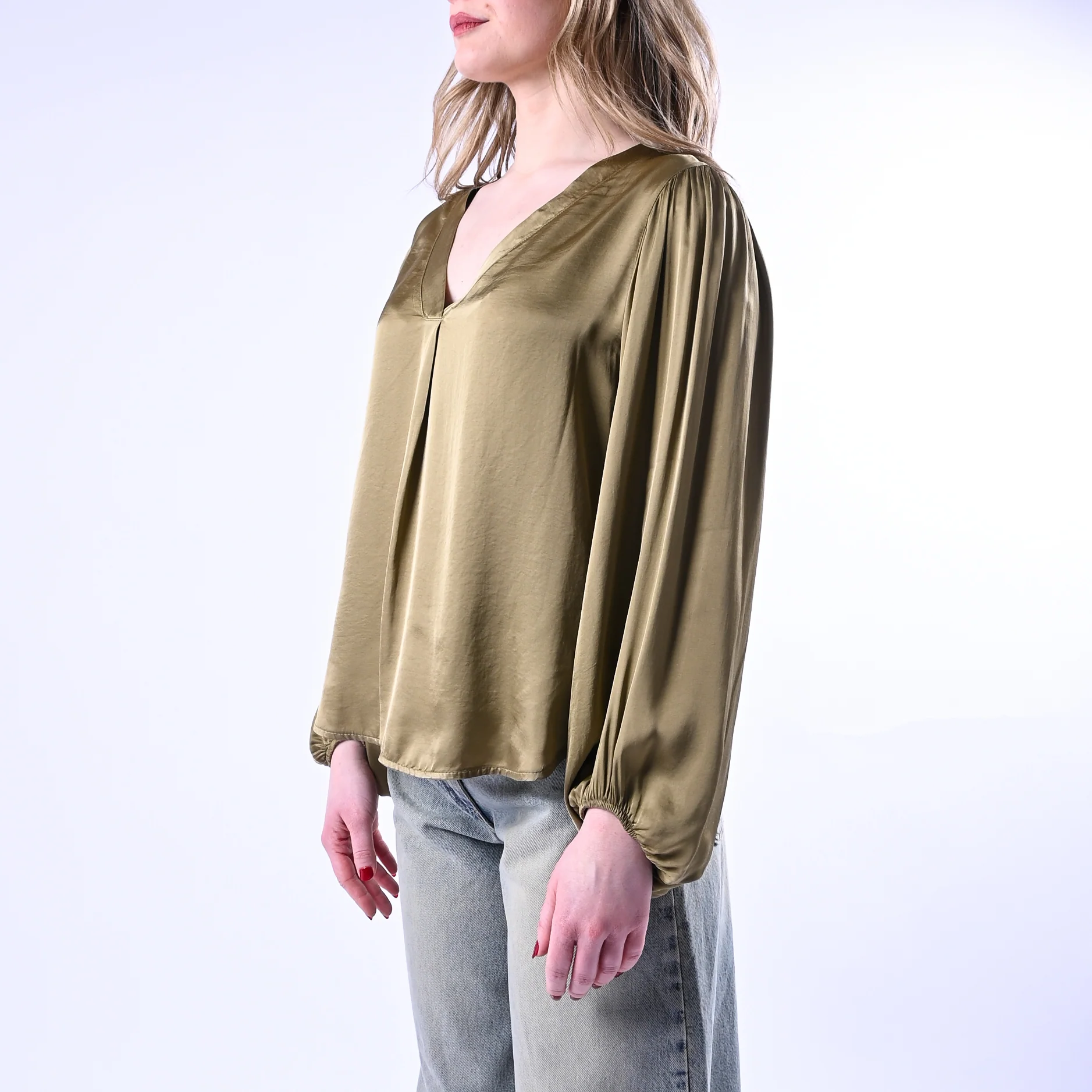 HAVEONE - BLUSA SCOLLO V IN VISCOSA ART.CWG-Q006 - VERDE MUSCHIO - Image 3