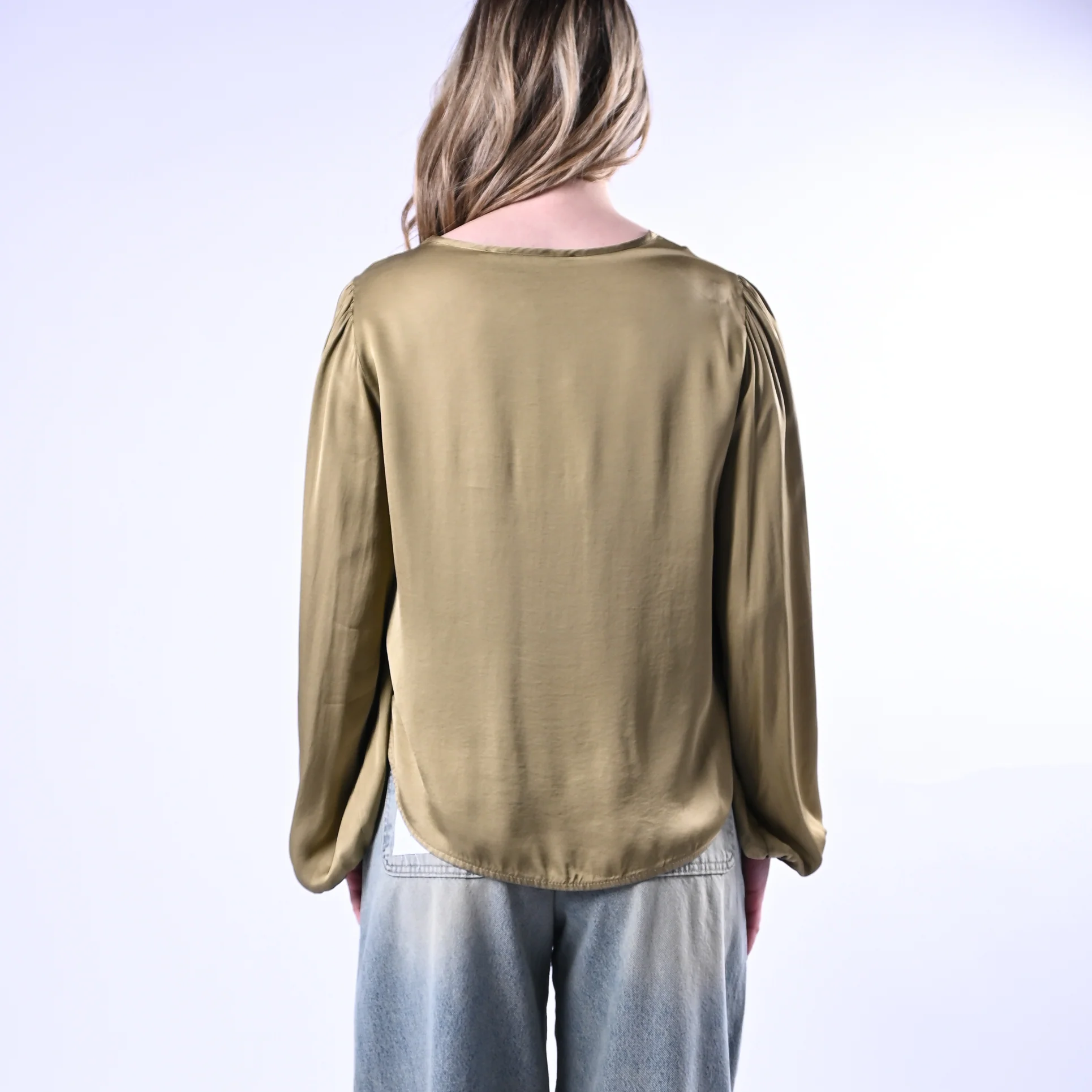 HAVEONE - BLUSA SCOLLO V IN VISCOSA ART.CWG-Q006 - VERDE MUSCHIO - Image 4