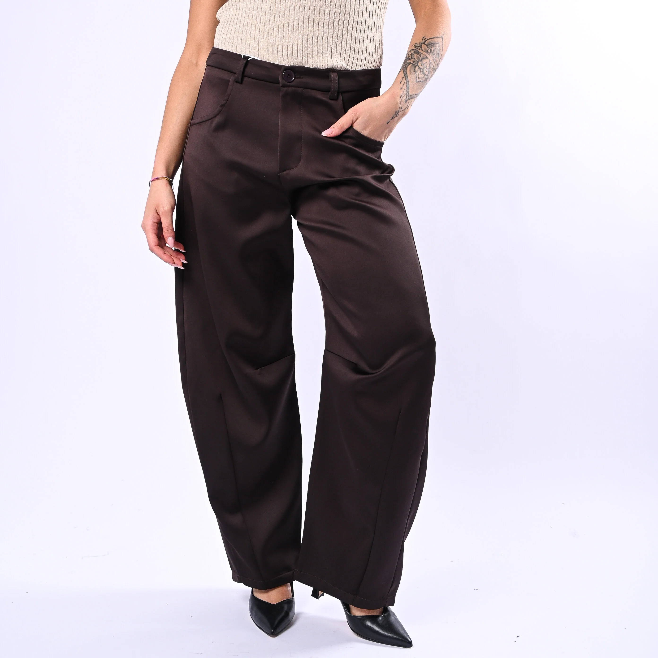 MOTEL - PANTALONE BARREL IN RASO CON RIPRESE ART.S26P277 - CIOCCOLATO