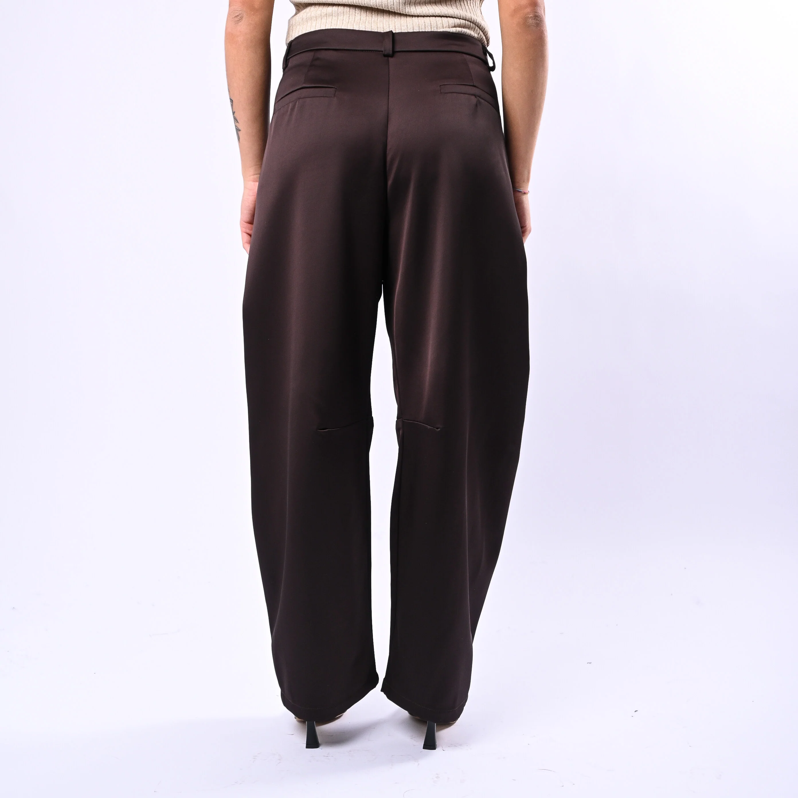 MOTEL - PANTALONE BARREL IN RASO CON RIPRESE ART.S26P277 - CIOCCOLATO - Image 4