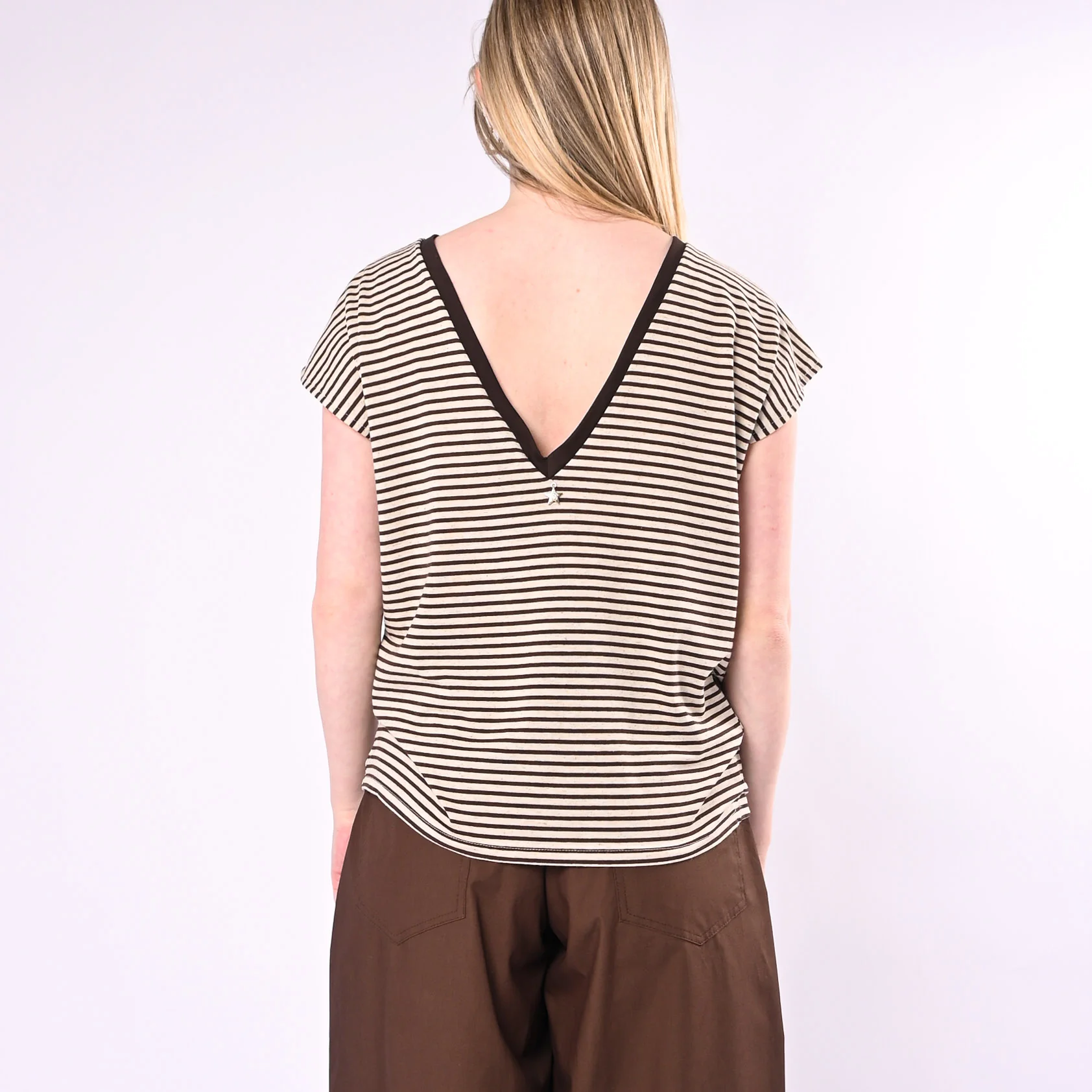 SOUVENIR - T-SHIRT RIGHE SCOLLO V DIETRO ART.M39F1419/PC - PANNA/MORO - Image 4