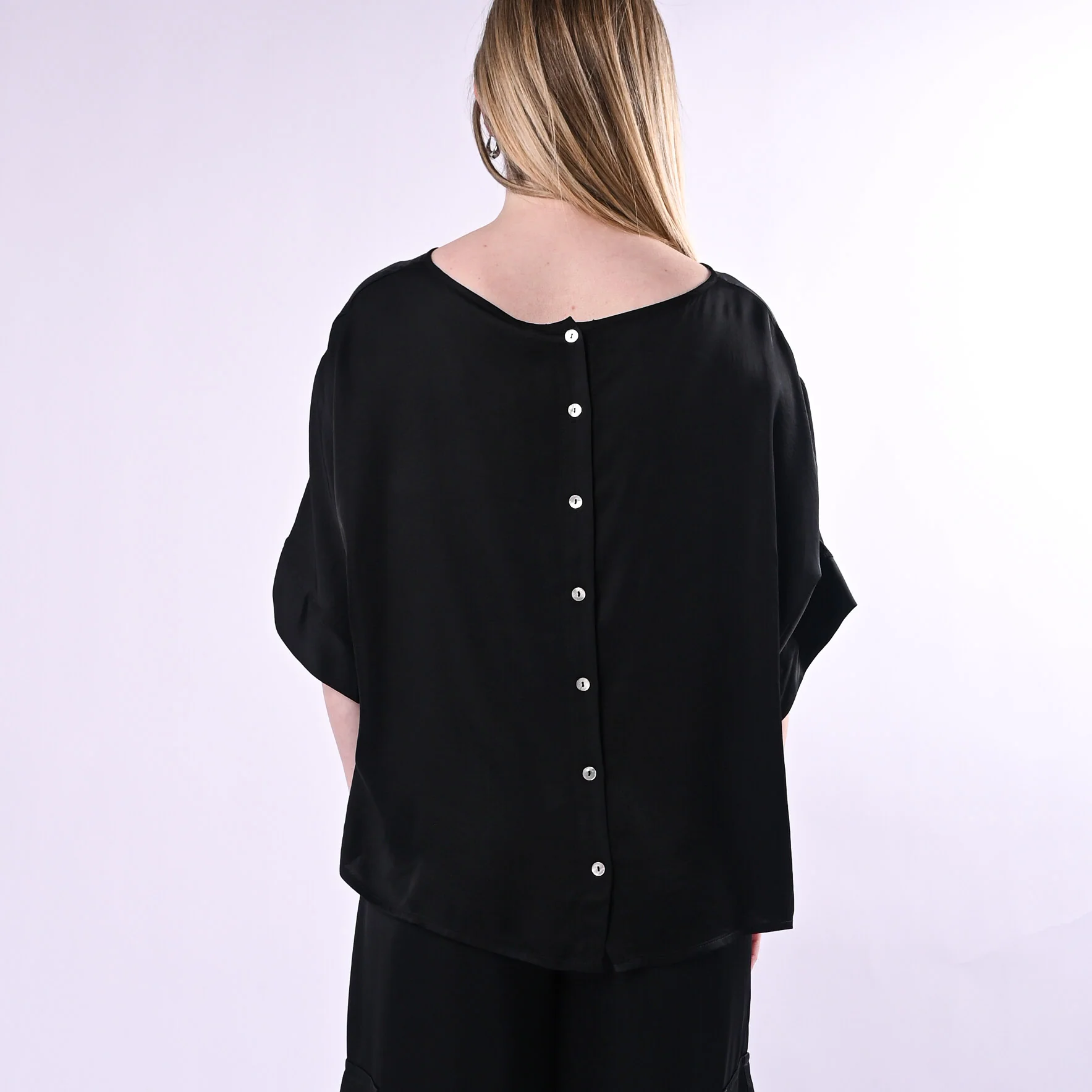 TENSIONE IN - BLUSA OVER RETRO ABBOTTONATO ART. G434B05Q/N - NERO - Image 4