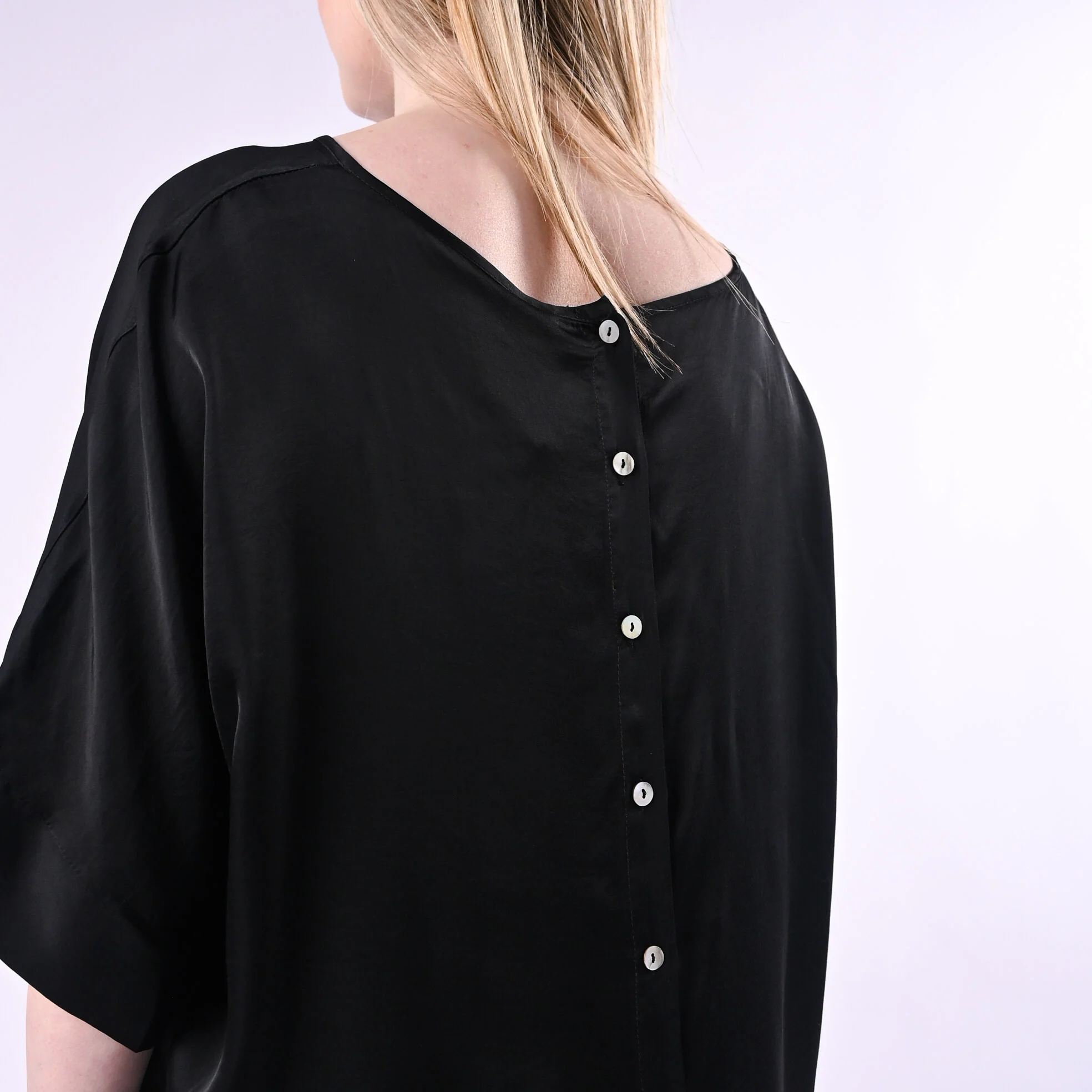 TENSIONE IN - BLUSA OVER RETRO ABBOTTONATO ART. G434B05Q/N - NERO - Image 5