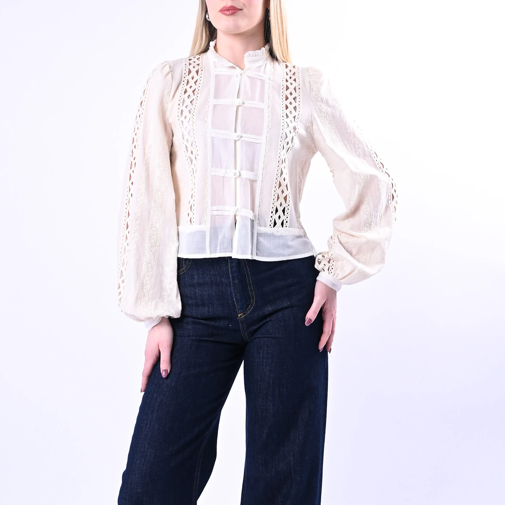 TENSIONE IN - CAMICIA CROP CON ALAMARI E PIZZO ART.S26C658 - BURRO