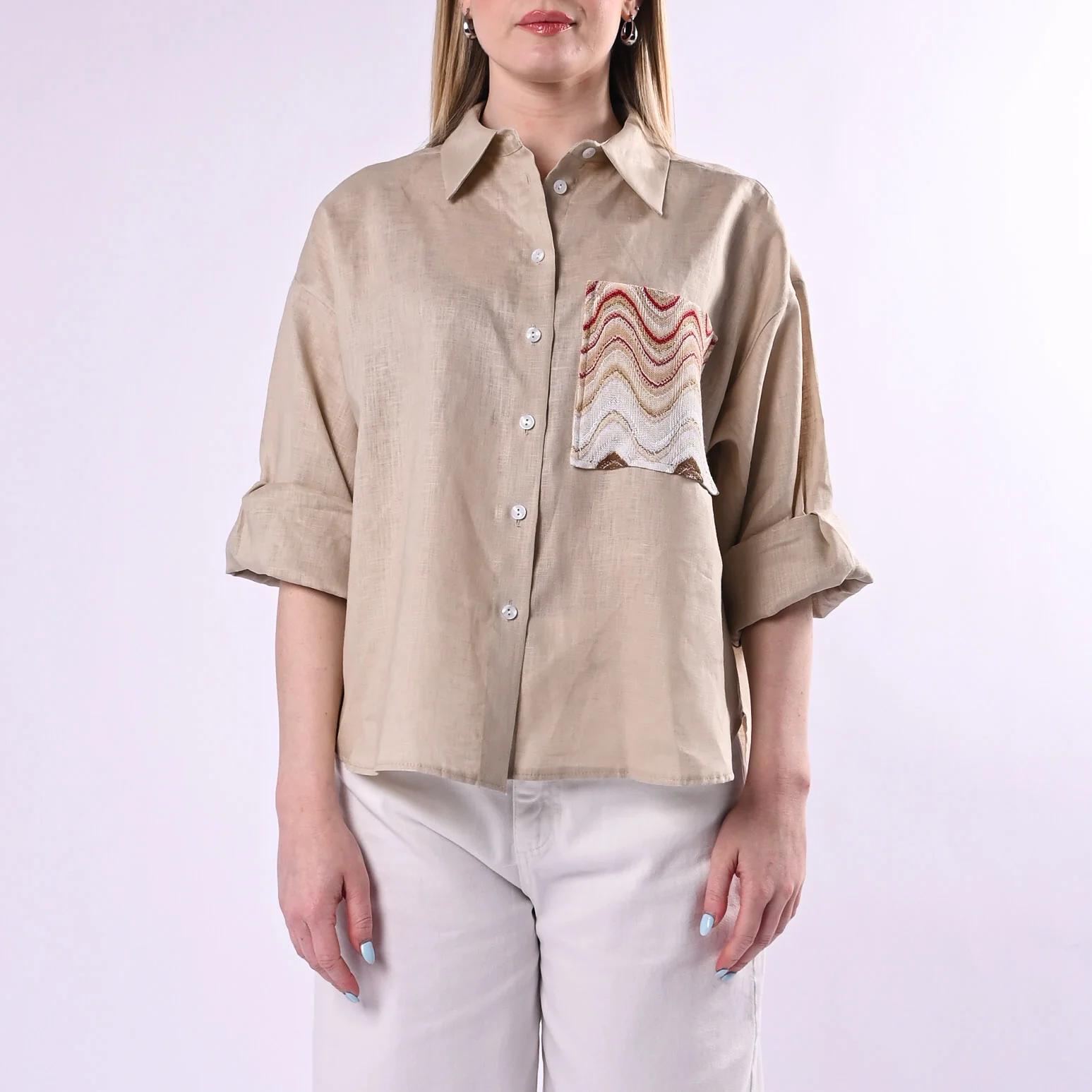 TENSIONE IN - CAMICIA OVER IN LINO CON TASCA DECORATA LUREX ART. S26CG13/SR - SABBIA/ROSSO - Image 2