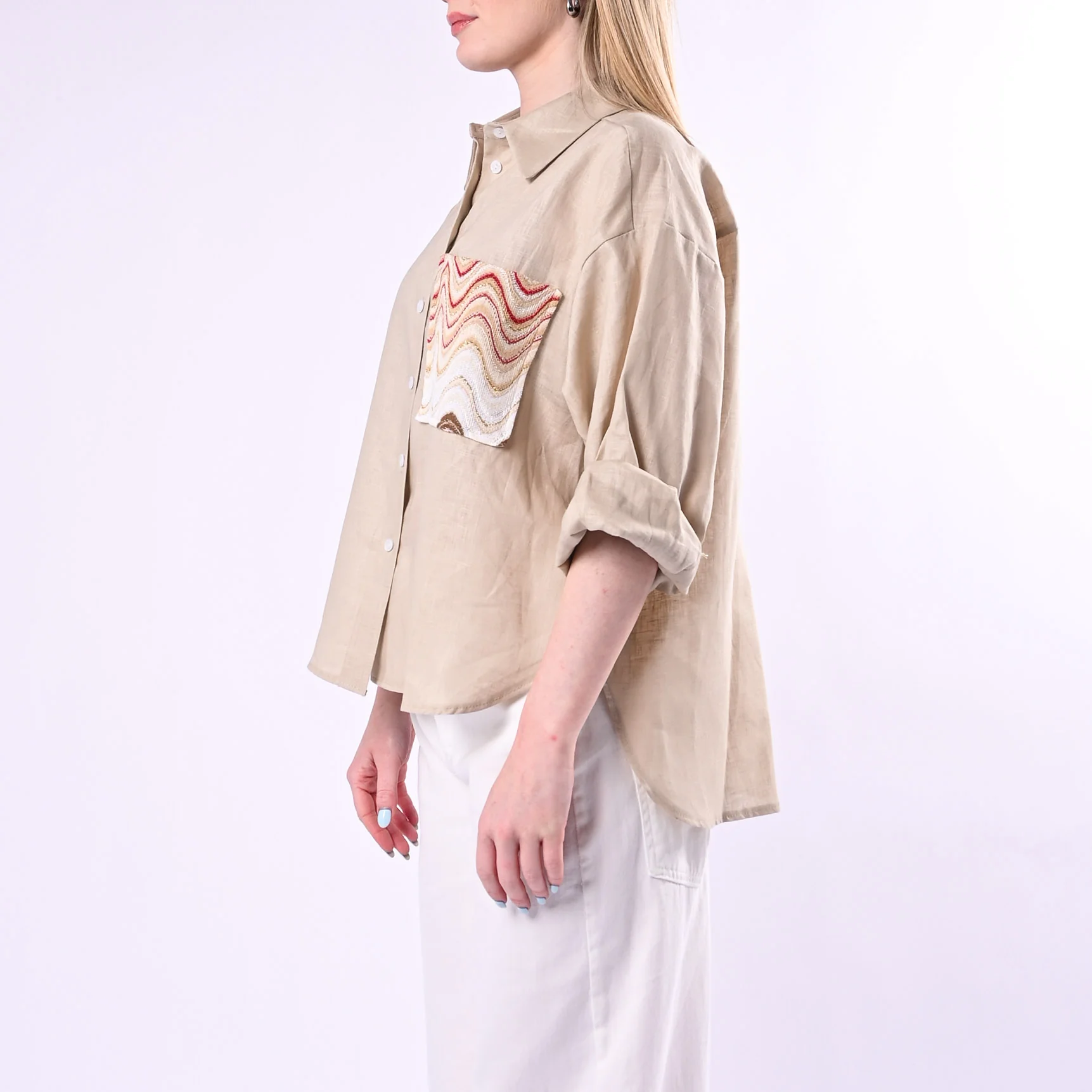 TENSIONE IN - CAMICIA OVER IN LINO CON TASCA DECORATA LUREX ART. S26CG13/SR - SABBIA/ROSSO - Image 3