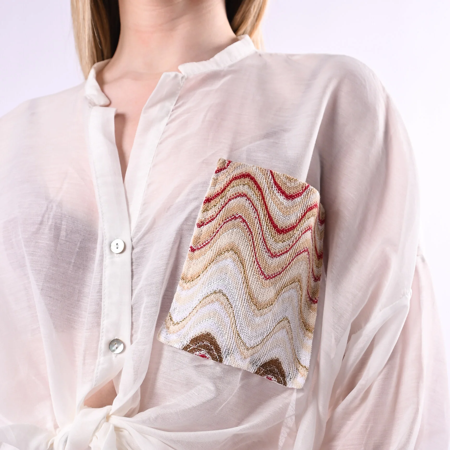 TENSIONE IN - CAMICIA OVER MISTO SETA CON TASCA DECORATA ART. S26CG14/PR - PANNA/ROSSO - Image 5