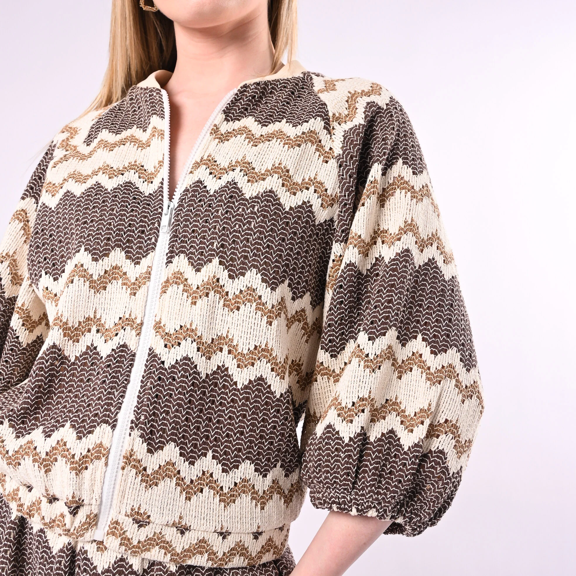 TENSIONE IN - GIACCA BOMBER CROCHET FANTASIA ETNICA ART. S26JC54/PM - PANNA/MORO - Image 6