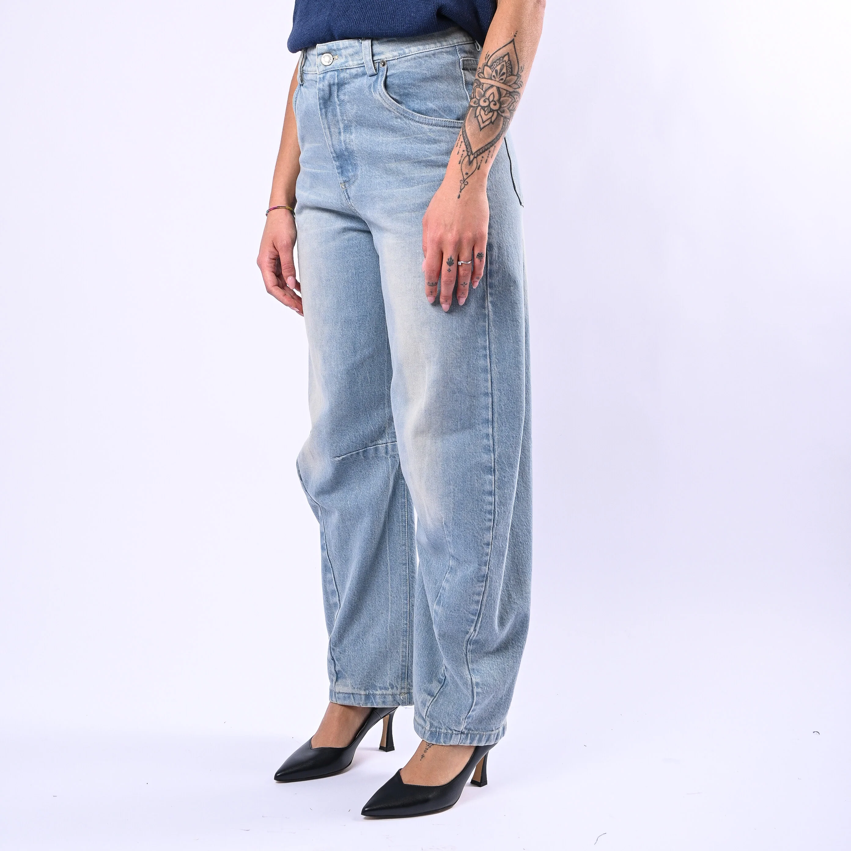 TENSIONE IN - JEANS BALLON CON RIPRESE ART.S26P289 - STONE BLEACH - Image 3