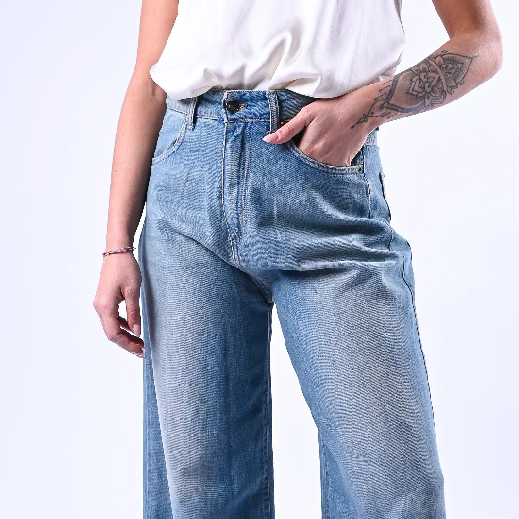 TENSIONE IN - JEANS SUPERPOCKET ART.GIUSI-AMX-DRT - LAVAGGIO CHIARO AL THE' - Image 4
