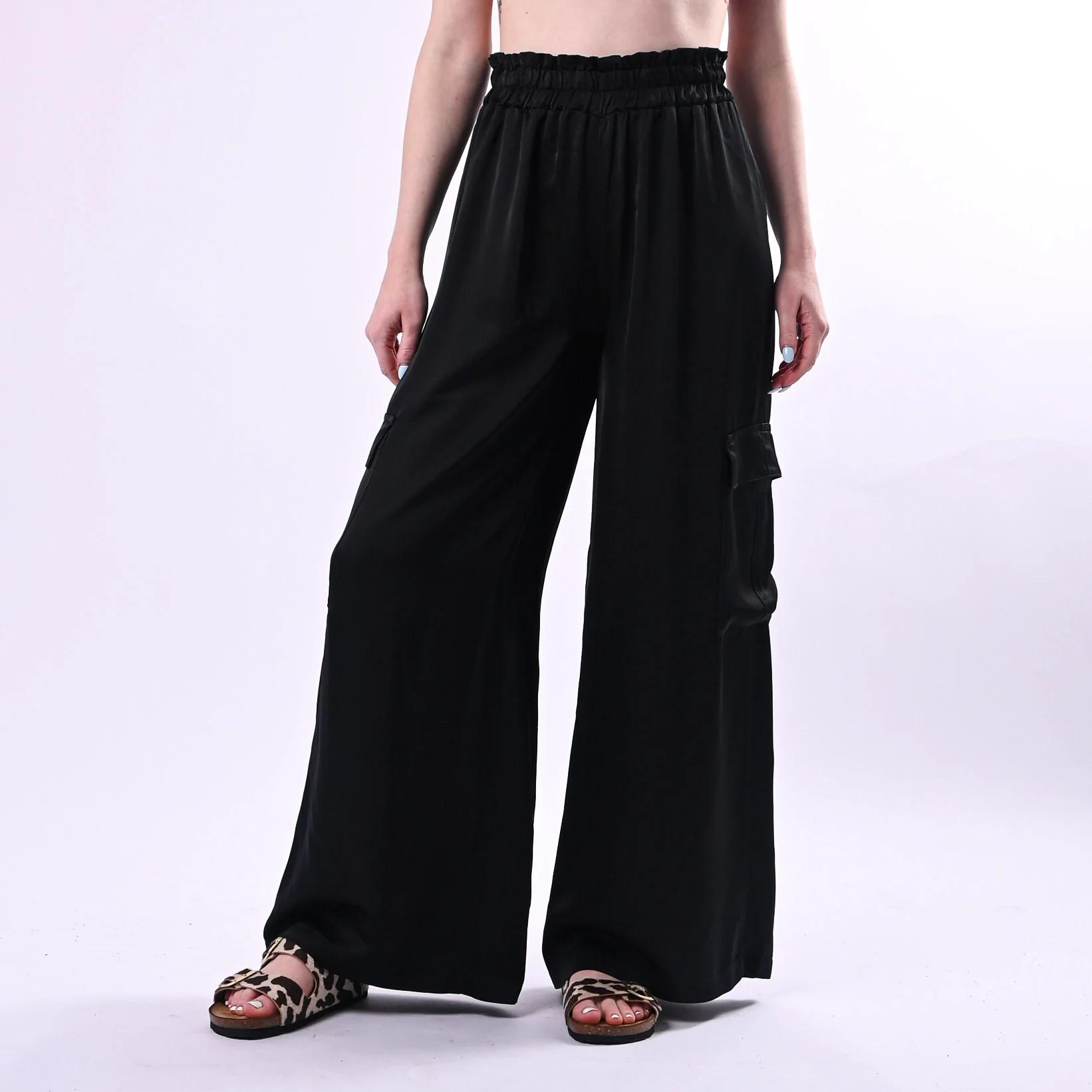 TENSIONE IN - PANTALONE PALAZZO CON TASCONI ART. G433P22R/N - NERO