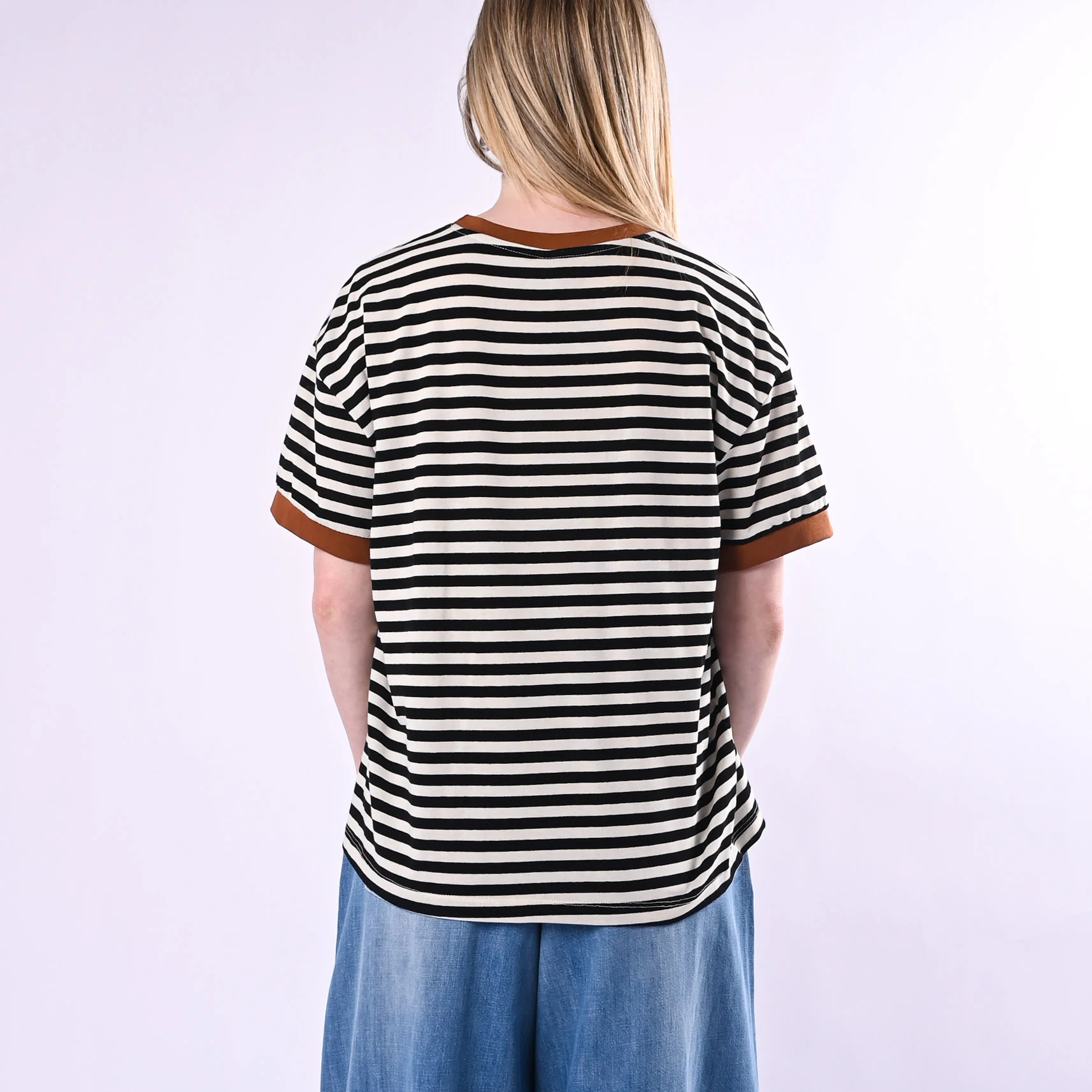 TENSIONE IN - T-SHIRT A RIGHE CON PROFILO ART.26M4893/N - NERO - Image 4