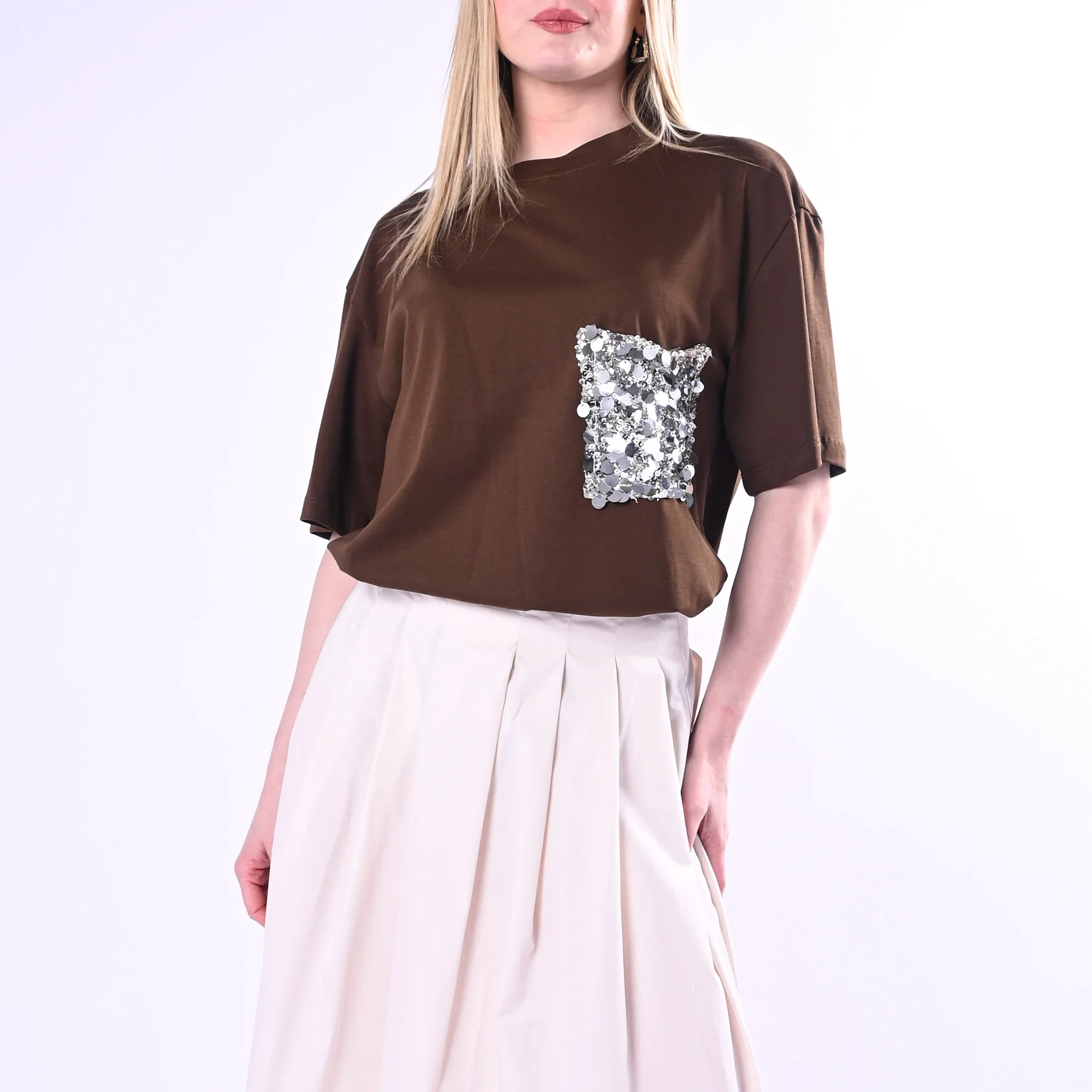 TENSIONE IN - T-SHIRT A SCATOLA TASCA PAILLETTES ART.260112/M - MORO