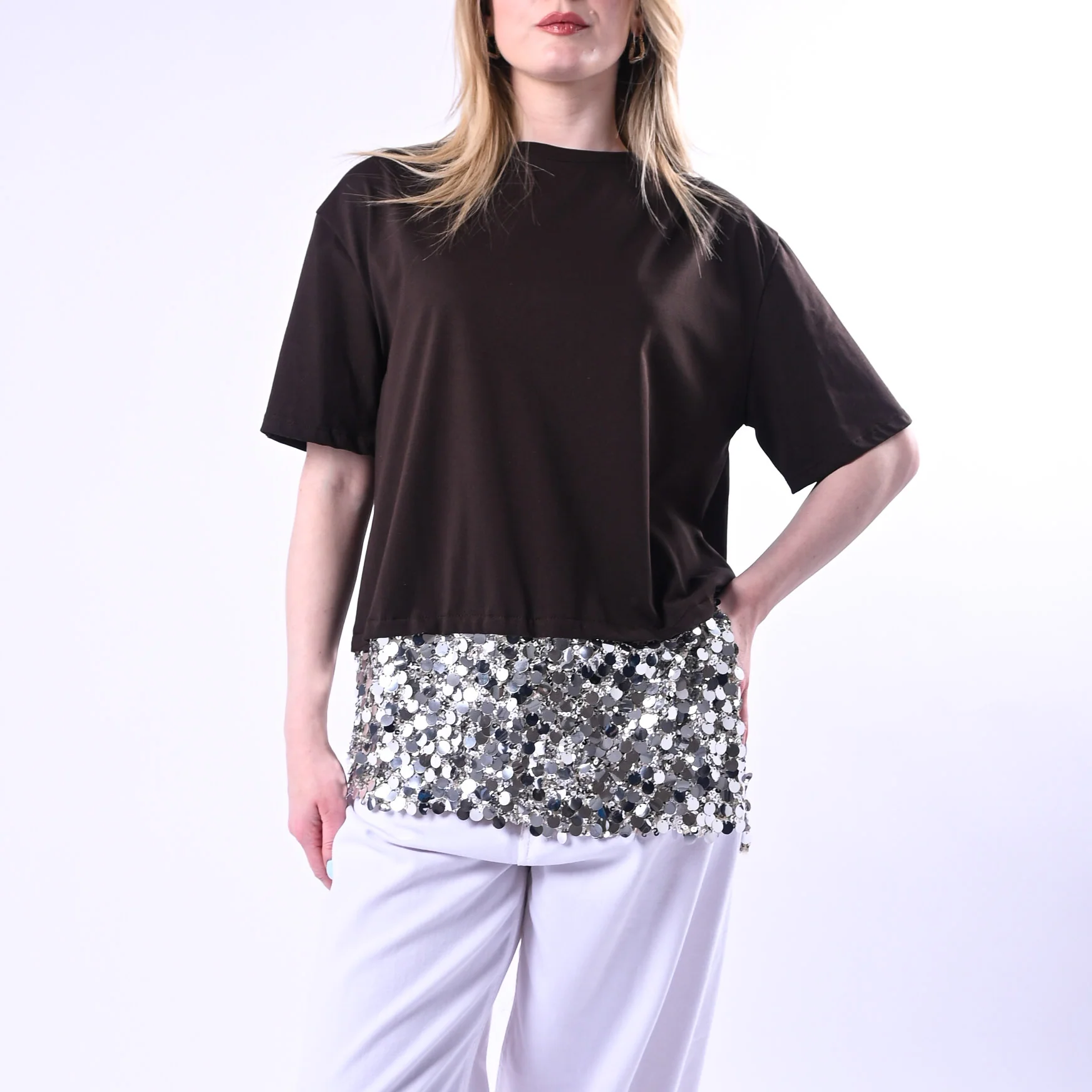 TENSIONE IN - T-SHIRT ASIMMETRICA CON INSERTO PAILLETTES ART.260187/M - MORO