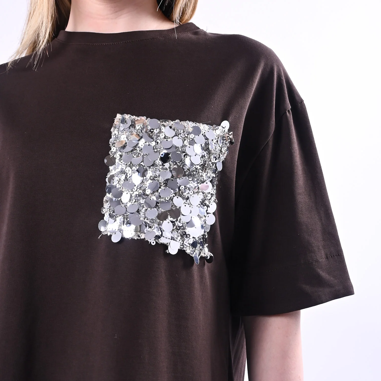 TENSIONE IN - T-SHIRT ASIMMETRICA CON TASCA PAILLETTES ART.260194/M - MORO - Image 5