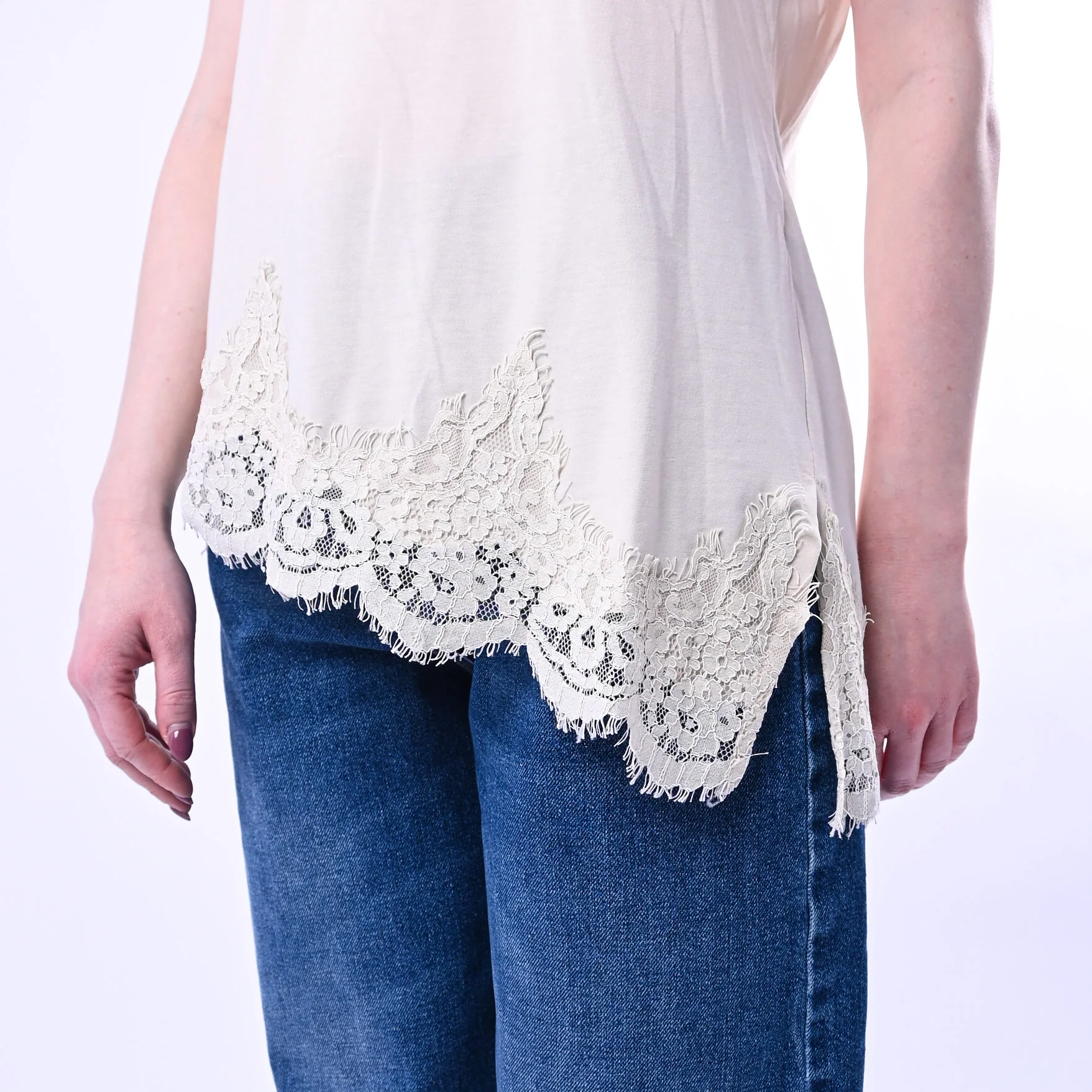 TENSIONE IN - T-SHIRT ASSIMMETRICA CON PIZZO ART.S26MA79/BU - BURRO - Image 4