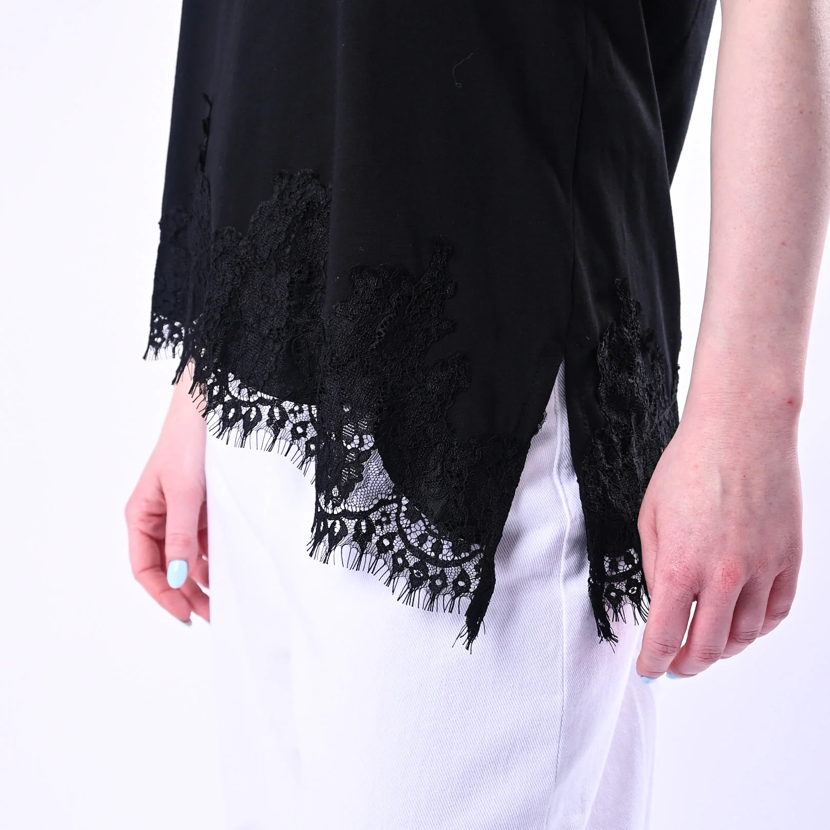 TENSIONE IN - T-SHIRT ASSIMMETRICA CON PIZZO ART.S26MA79/N - NERO - Image 5