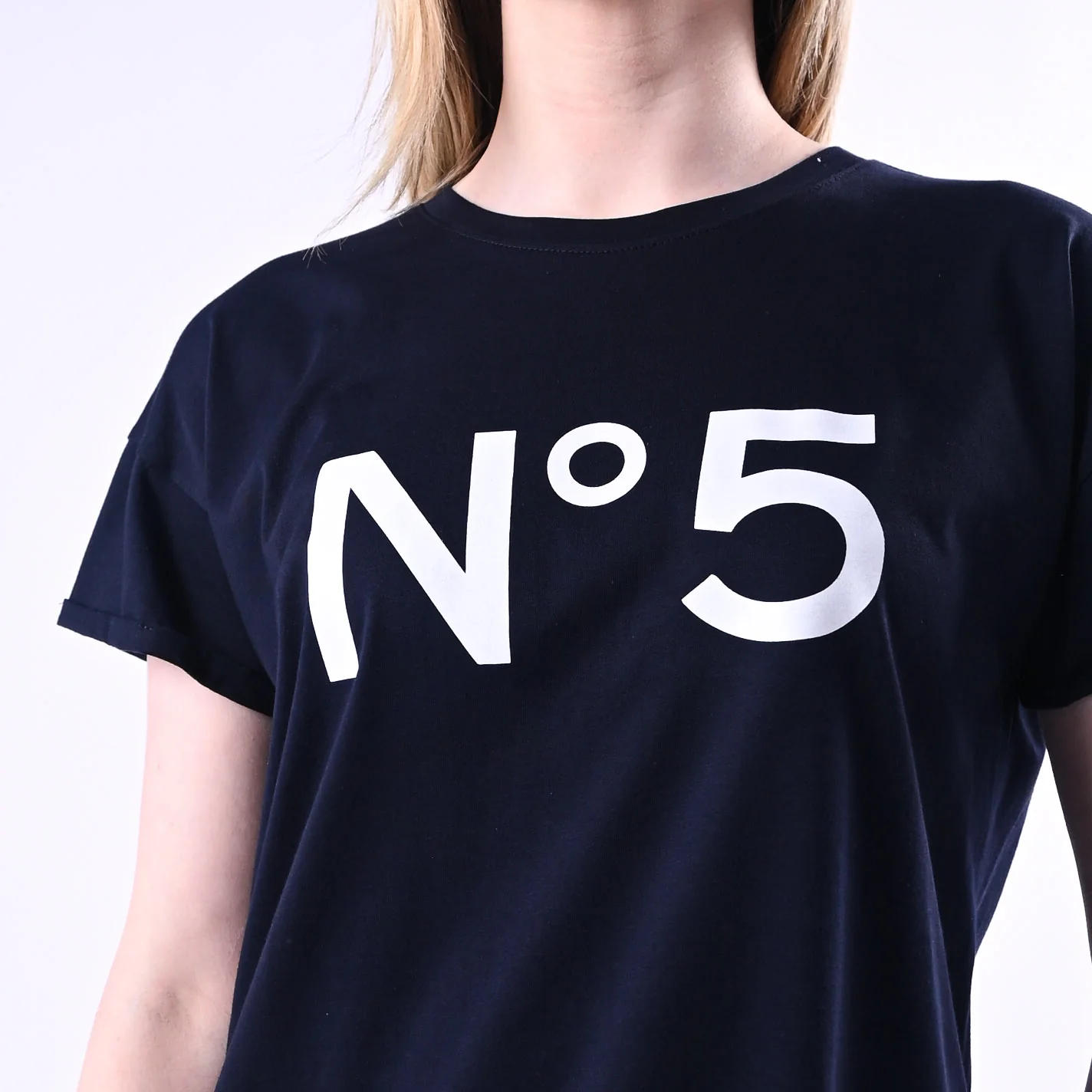 TENSIONE IN - T-SHIRT STAMPA N°5 ART.26M4385/BBI - BLU/BIANCO - Image 5