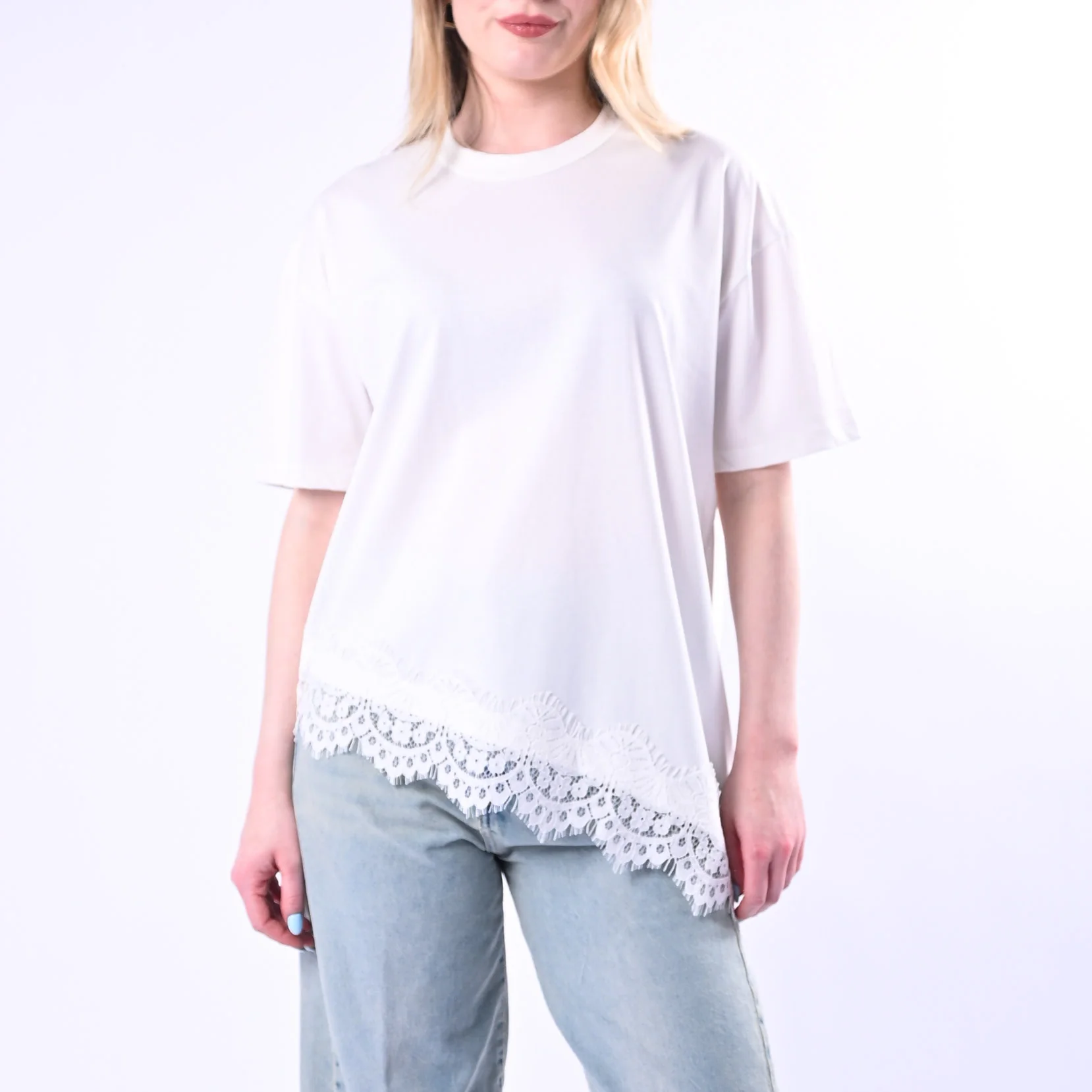 VICOLO - T-SHIRT ASIMMETRICA CON PIZZO ART.RAB0598/N - NATURALE