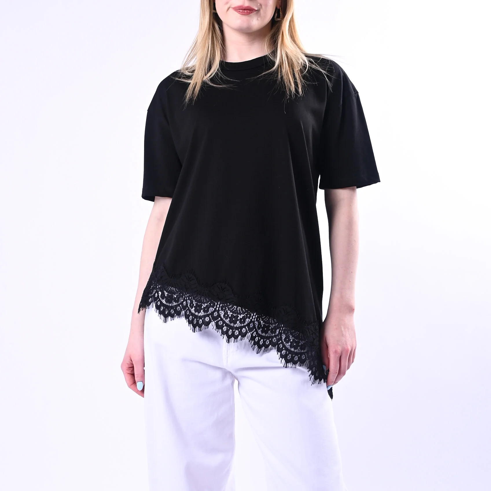 VICOLO - T-SHIRT ASIMMETRICA CON PIZZO ART.RAB0598/NE - NERO