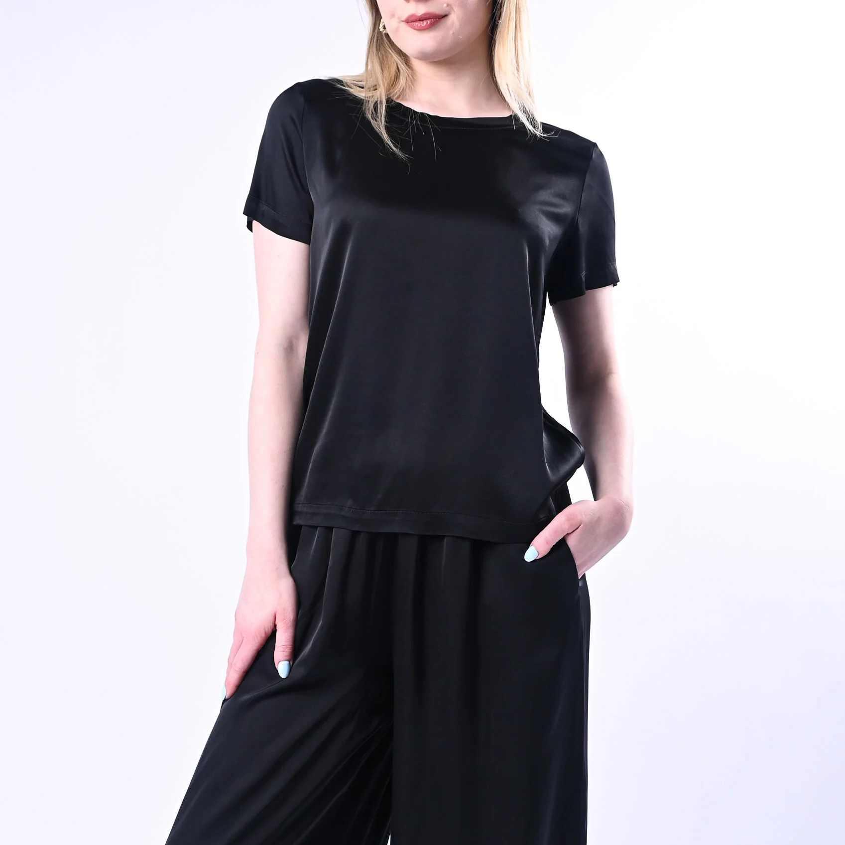 VICOLO - T-SHIRT GIROCOLLO IN VISCOSA ART.TAB0083/N - NERO