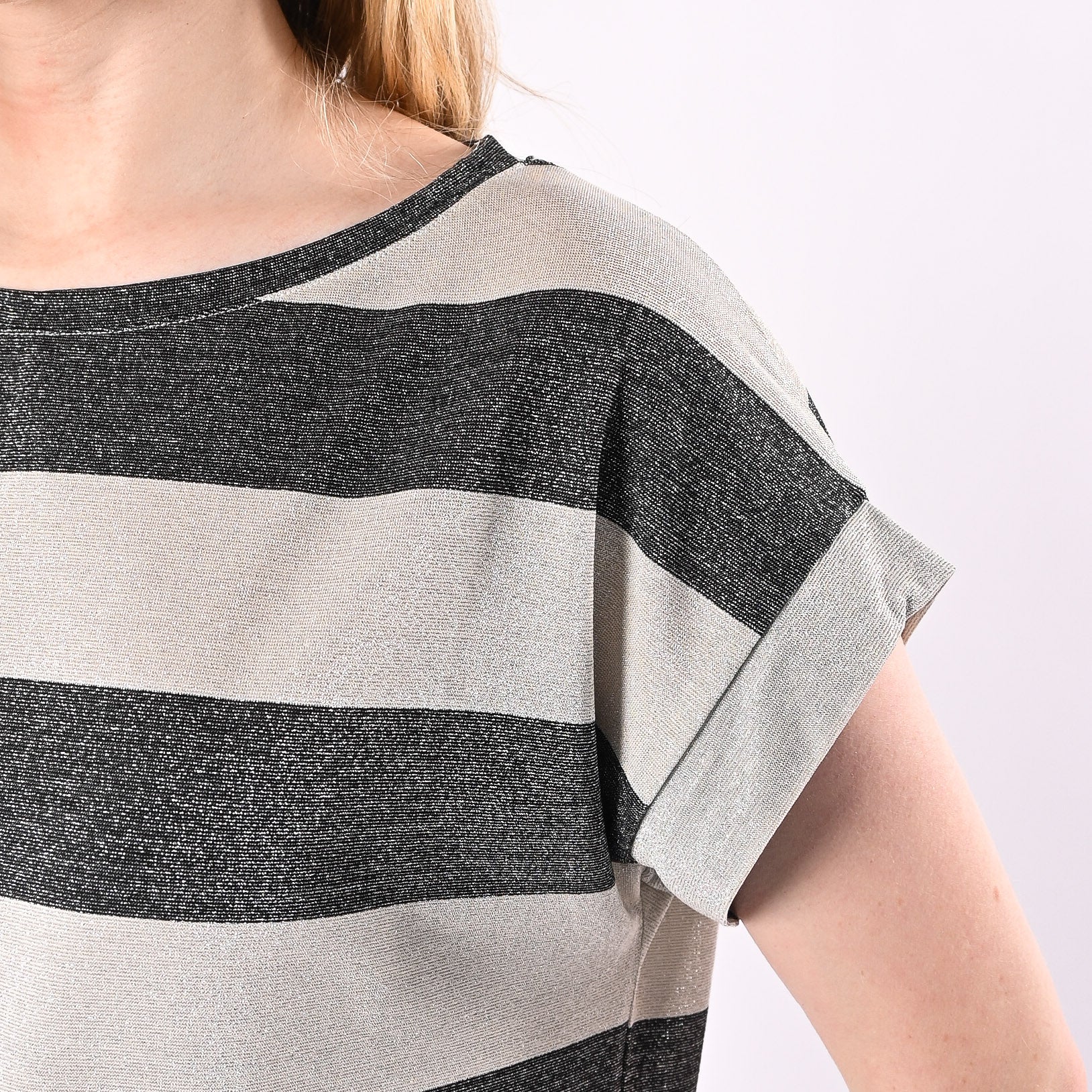VICOLO - T-SHIRT OVER RIGA LUREX ART. UAB0401/NA - NERO/ARGENTO - Image 5